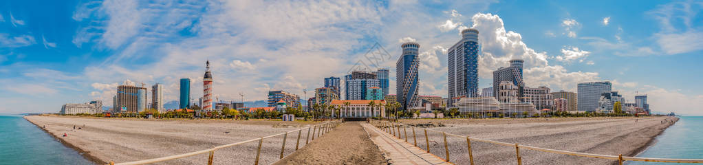 Batumi的城市景色和地标的全景图图片