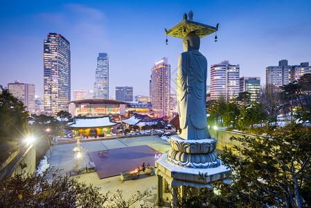 民国女仔韩国首尔江南区奉恩寺背景