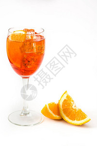 玻璃中的Aperol图片