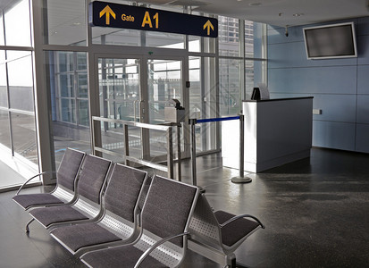 机场登机口的空座位图片