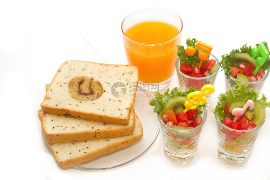 新鲜水果沙拉配橙汁饮食融合食品图片