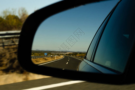 在西班牙的快速公路上美丽的风景交通图片