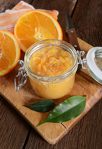 橙色果酱在玻璃罐中图片