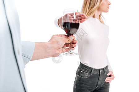 女拒绝白上孤立的红葡萄酒图片
