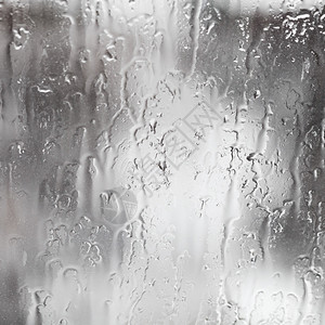 家庭玻璃窗上的抽象背景雨流图片