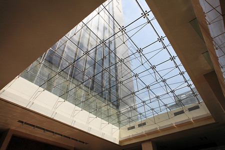 现代建筑透明玻璃天花板图片