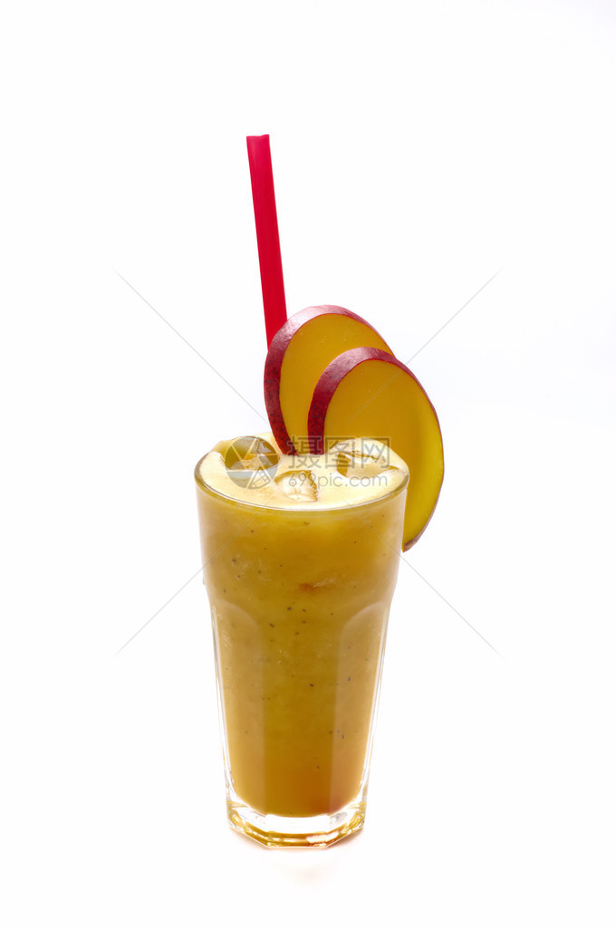 芒果汁配玻璃杯图片