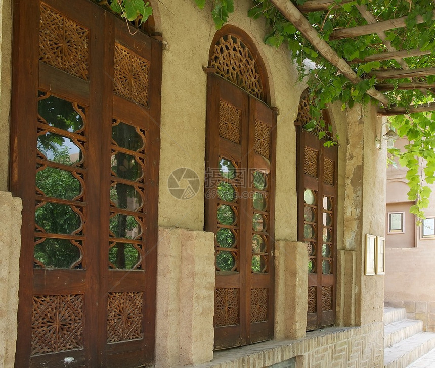 伊朗亚兹德KhaneLary住宅的门House是一个富裕商人家庭的豪宅它建于1860年图片