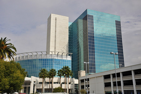 加州里弗塞市中心一座现代玻图片