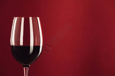 带有玻璃红葡萄酒以红色与图片