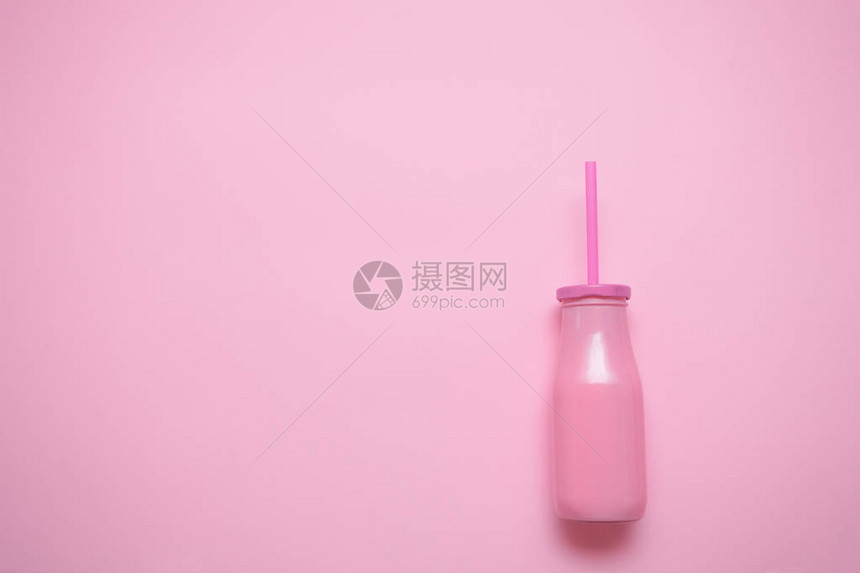 粉红色的玻璃瓶图片