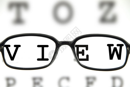 视力表上的医用眼镜图片
