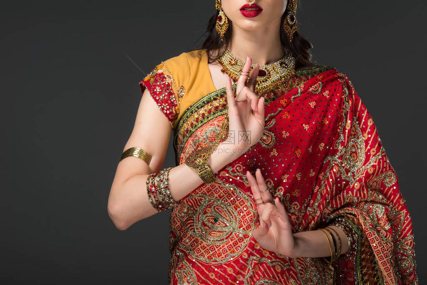 传统服装中印度女景象图片