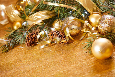 圣诞节和新年装饰品木制桌图片