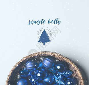 篮子和钟声中蓝色圣诞玩背景图片
