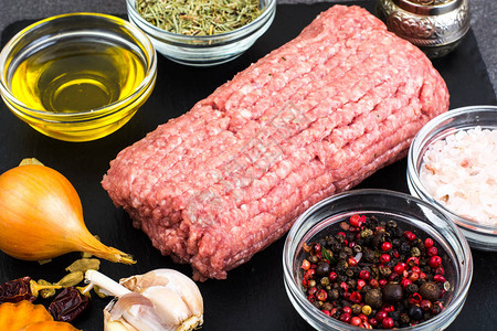 肉末香料用于烹饪肉丸的草药工作室照片图片