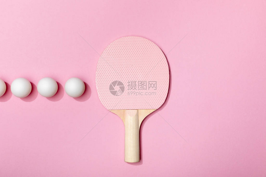 平铺板桌球网和粉红图片