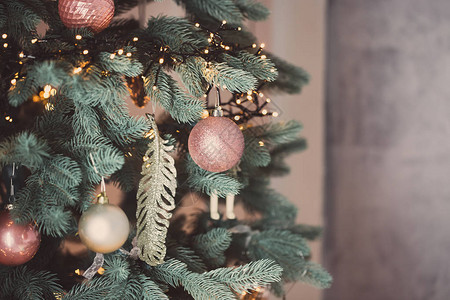 用圣诞树和礼物装饰背景图片