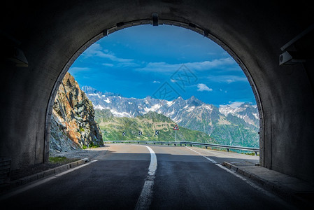 风景秀丽的瑞士阿尔卑斯山大道在瑞士阿尔卑斯图片