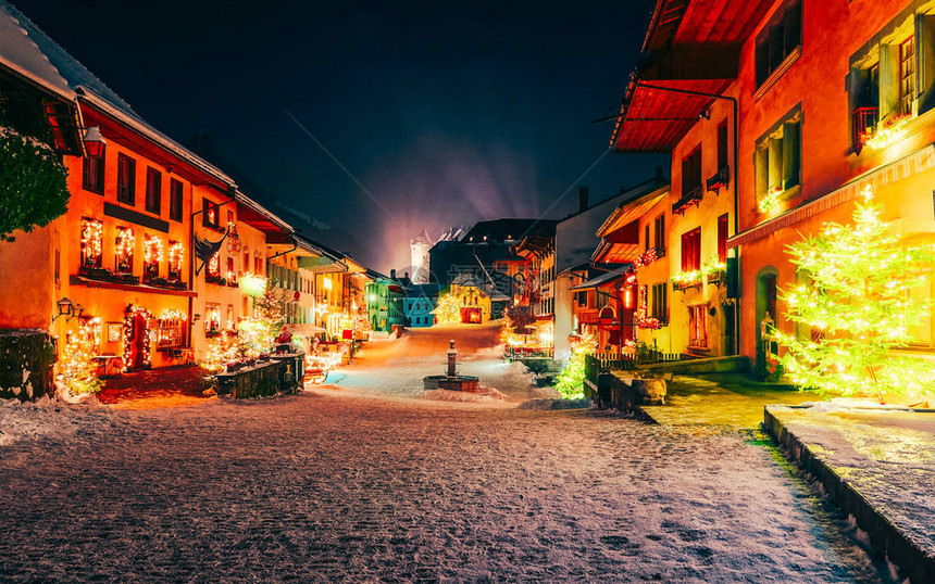 瑞士的圣诞格鲁耶尔镇村图片