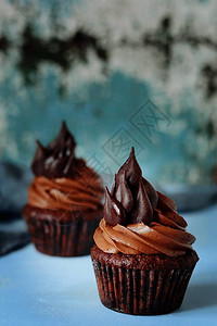 巧克力蛋糕配巧克力奶油美国甜点受欢迎图片
