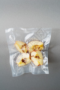 含肉桂的密封新鲜杏仁用于做图片
