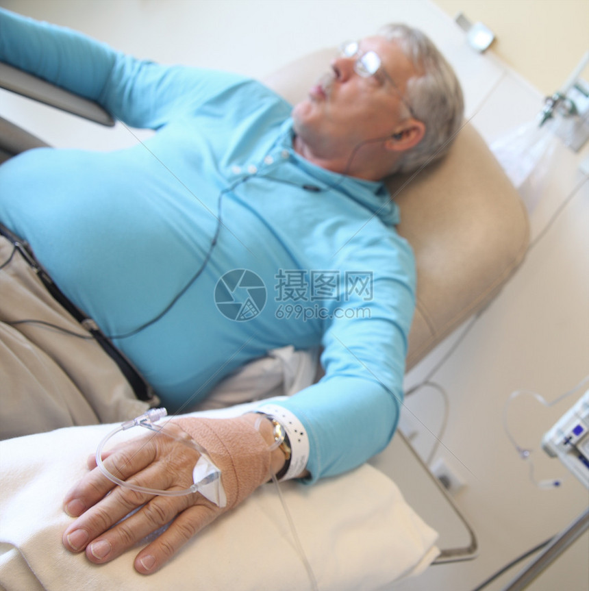 一个癌症病人吸食冰芯片让治疗期间的恶心图片