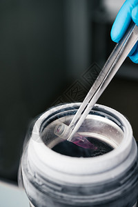 在液态氮库中科学家将干细胞悬浮在干细胞图片