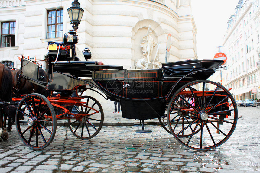 在奥地利维也纳霍夫堡宫殿乘马车图片