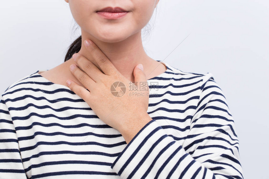 女人喉咙痛图片