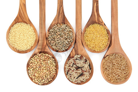 小麦荞麦蒸粗麦粉黑麦谷物和糙米和野生稻的谷物和谷物选择在白色背景图片