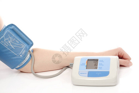 数字血压计戴在女手上图片