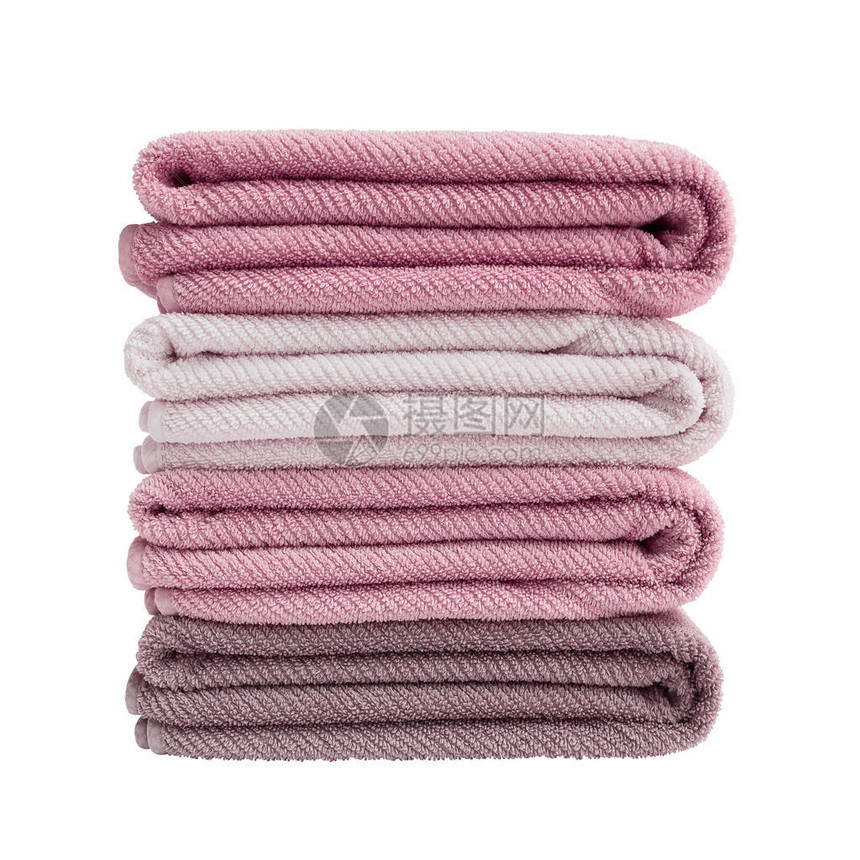 四条粉红色浴巾隔离在白色背景图片