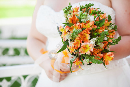 婚礼花束的特写橙色图片