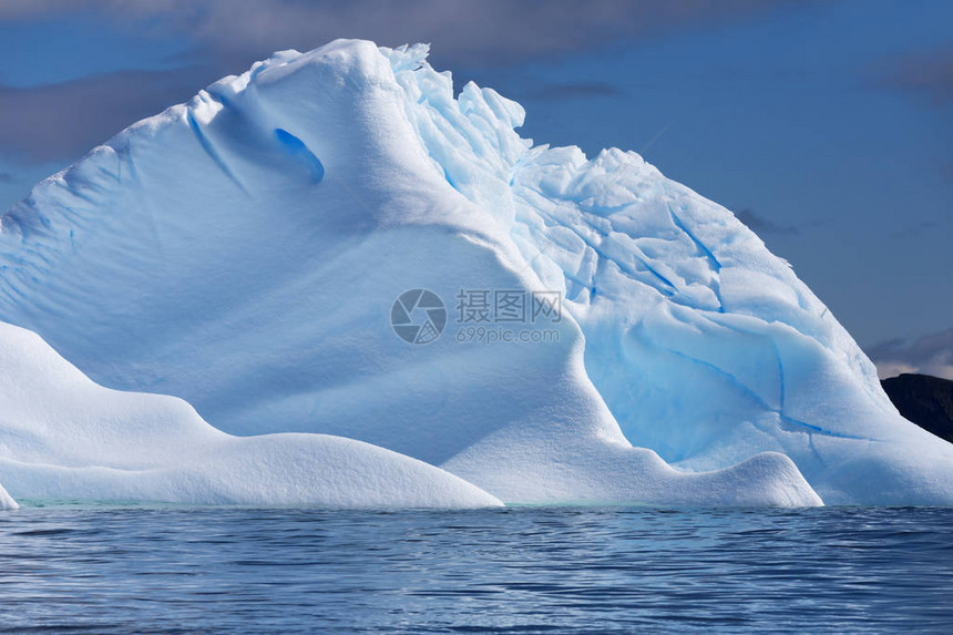 在南极冰层之间旅行地球上的全球变暖和气候变化南部大陆的奇妙景观雄伟的冰川维护生态图片