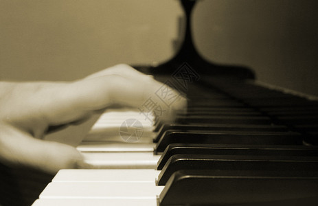 手弹钢琴外观经典图片