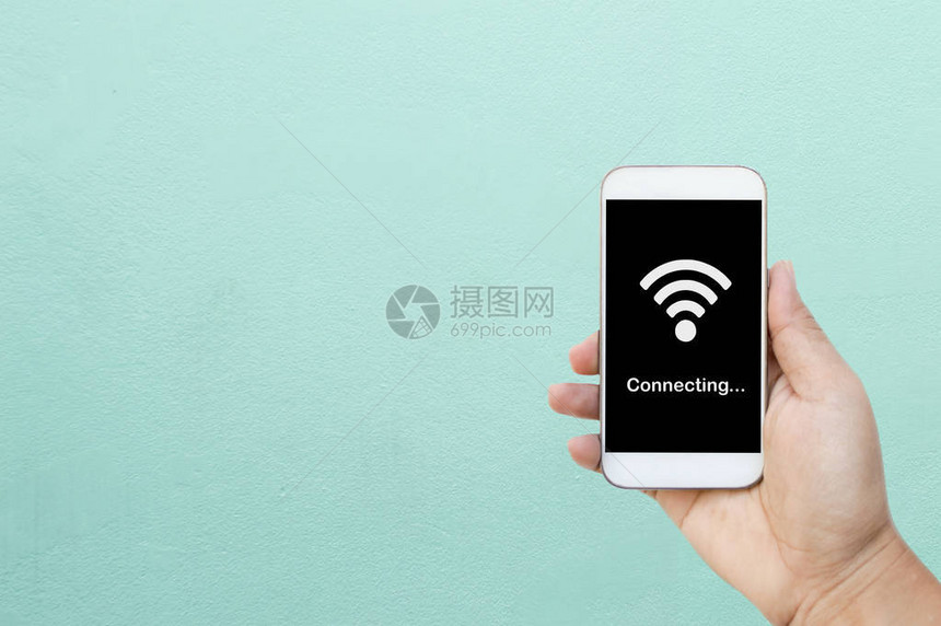 手持智能手机带wifi的白色手机在黑屏上连接图片