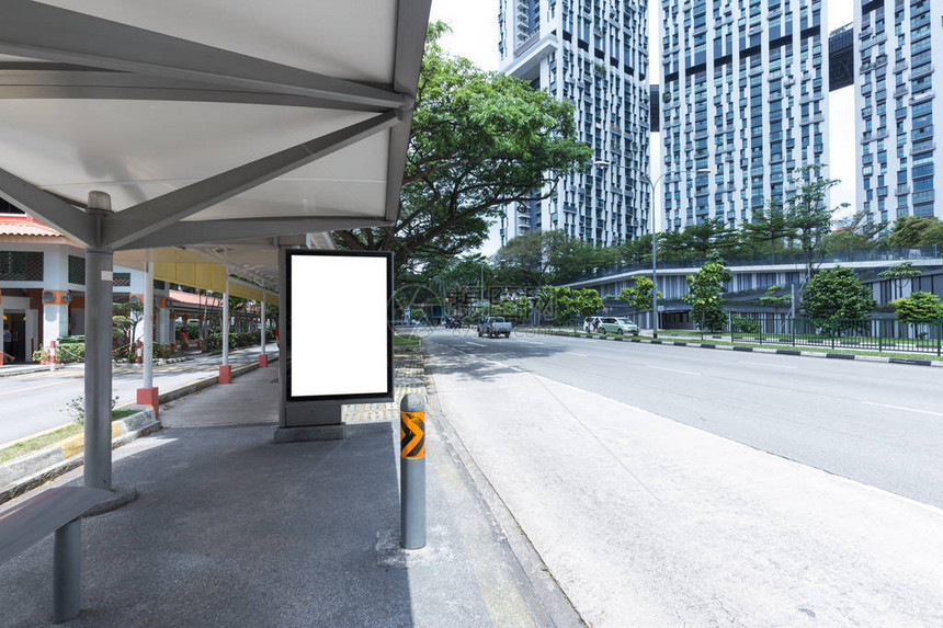 公共汽车站广告牌空白色隔离剪切路径户外蓝天图片