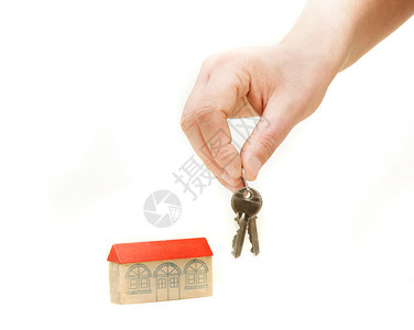 手握着新房子的钥匙白色图片