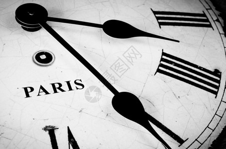 巴黎黑白钟面背景图片