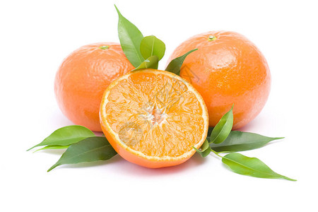 白色背景上的新鲜橘子图片