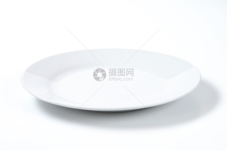 灰白色背景上的空白盘子图片