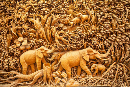 木框上雕刻的泰国动物图片
