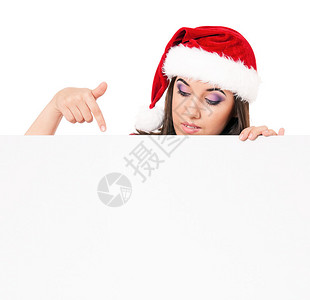 穿着圣诞老人帽子的女孩挂着空白的招牌在白色图片