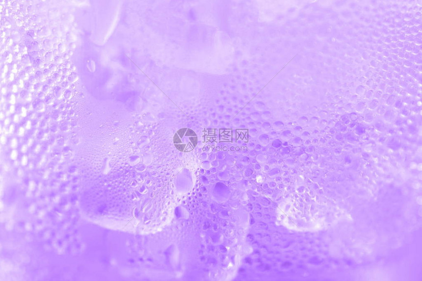 水滴苏打冰烘焙背景新鲜凉爽的冰紫色质地图片