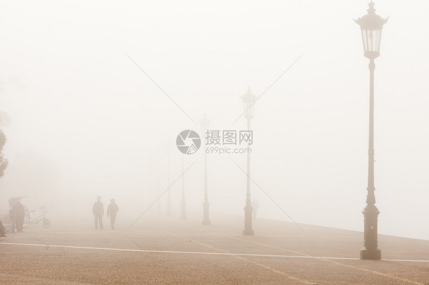 城市景观中的朦胧场景图片