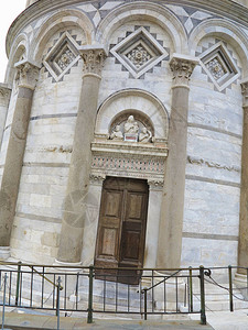 意大利托斯卡纳比萨奇迹广场大教堂大教堂附近的比萨图片