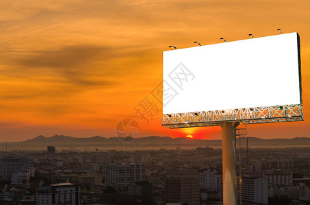 城市日落广告的空白广告牌图片