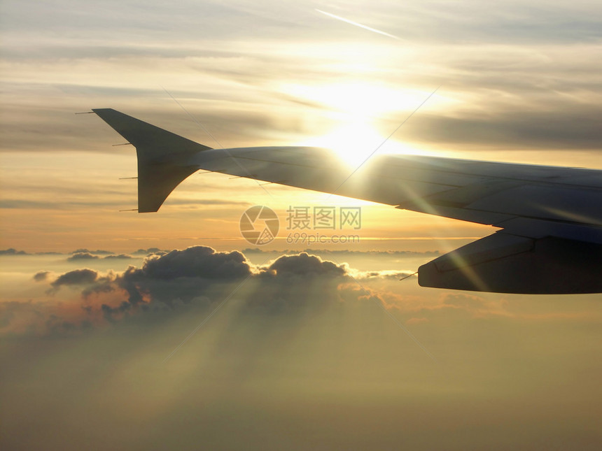 日落飞机图片