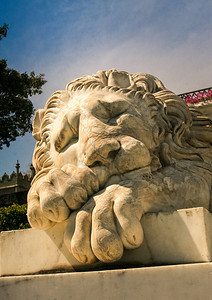 克里米亚沃龙佐夫宫殿关闭了春天公园希腊神话沉睡狮子雕塑古老图片